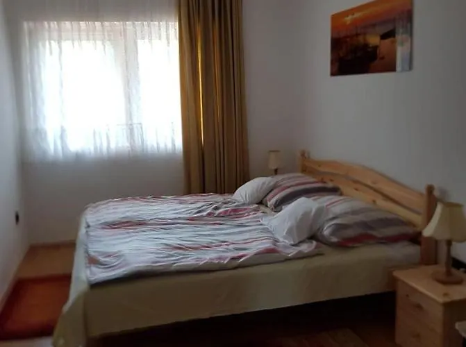 Leander Ház * Balatonszarszo